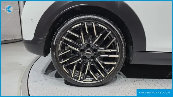 MINI COOPER 5 DOOR FAVOURED