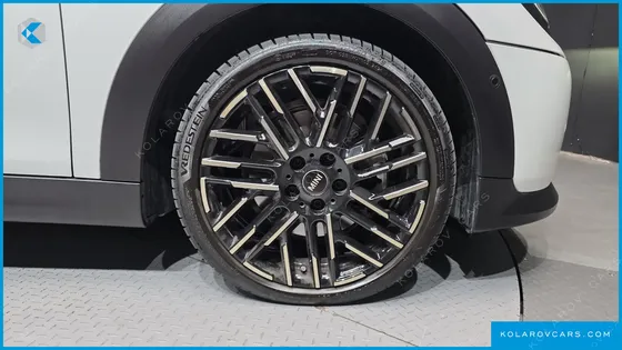 MINI COOPER 5 DOOR FAVOURED