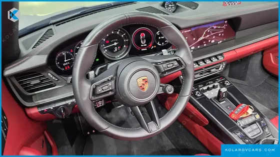 PORSCHE 911 CARRERA 4 GTS CABRIOLET