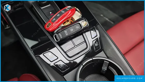 PORSCHE 911 CARRERA 4 GTS CABRIOLET