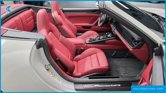 PORSCHE 911 CARRERA 4 GTS CABRIOLET