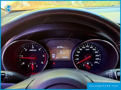 KIA CARNIVAL 9-SEATER LUXURY