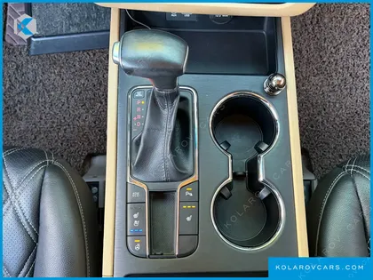 KIA CARNIVAL 9-SEATER LUXURY