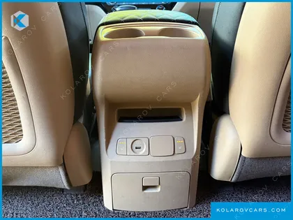 KIA CARNIVAL 9-SEATER LUXURY