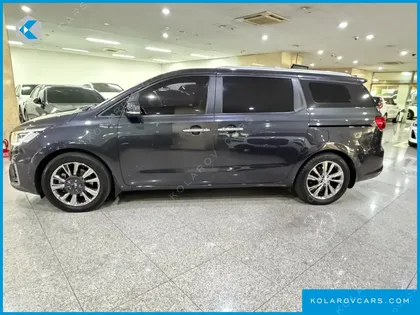 KIA CARNIVAL 9-SEATER LUXURY