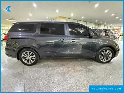 KIA CARNIVAL 9-SEATER LUXURY