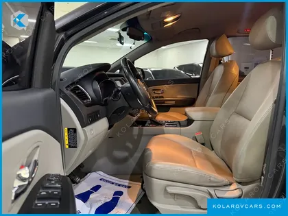 KIA CARNIVAL 9-SEATER LUXURY