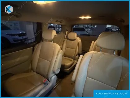 KIA CARNIVAL 9-SEATER LUXURY