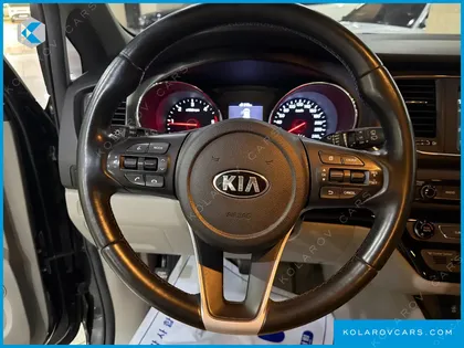 KIA CARNIVAL 9-SEATER LUXURY