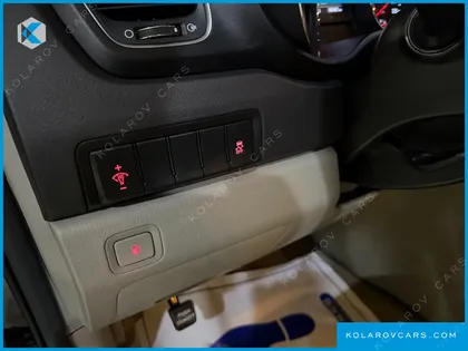 KIA CARNIVAL 9-SEATER LUXURY