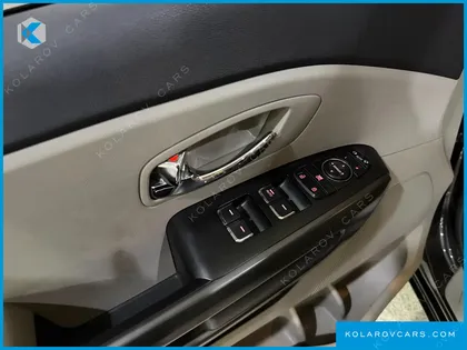 KIA CARNIVAL 9-SEATER LUXURY
