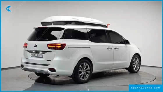 KIA CARNIVAL 9-SEATER OUTDOOR