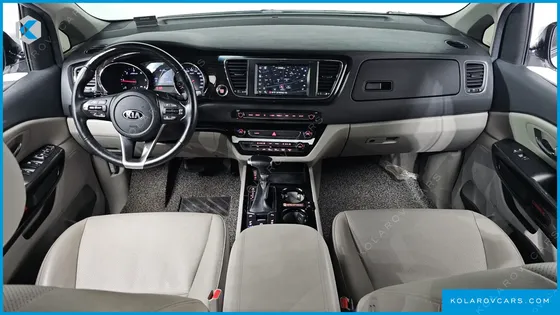 KIA CARNIVAL 9-SEATER OUTDOOR