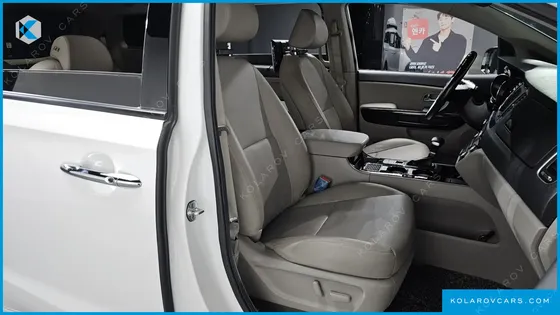 KIA CARNIVAL 9-SEATER OUTDOOR
