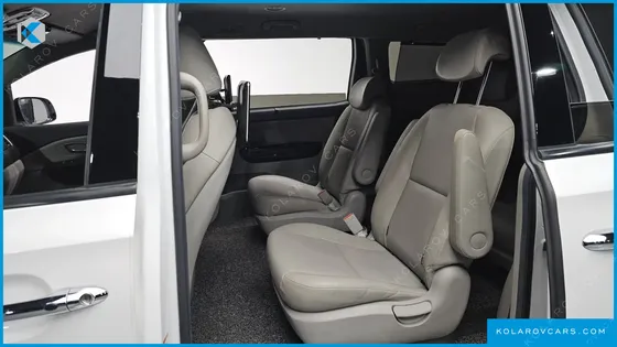 KIA CARNIVAL 9-SEATER OUTDOOR