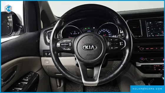 KIA CARNIVAL 9-SEATER OUTDOOR