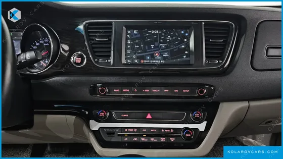 KIA CARNIVAL 9-SEATER OUTDOOR