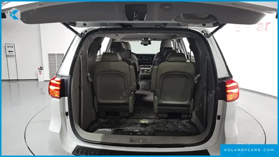 KIA CARNIVAL 9-SEATER OUTDOOR
