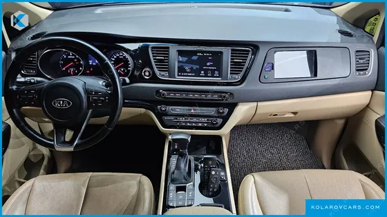 KIA CARNIVAL 7-SEATER HI-LIMOUSINE