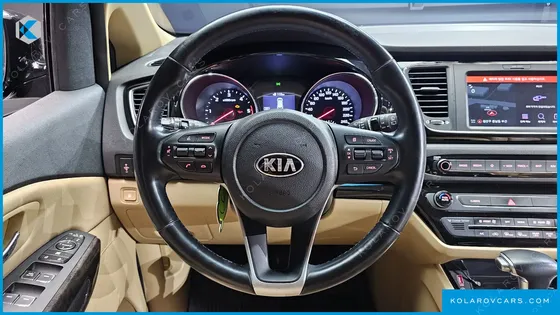 KIA CARNIVAL 7-SEATER HI-LIMOUSINE