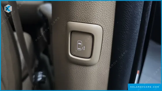 KIA CARNIVAL 7-SEATER HI-LIMOUSINE