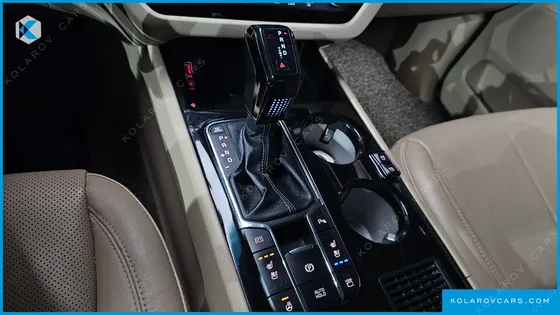 KIA CARNIVAL 9-SEATER HI-LIMOUSINE
