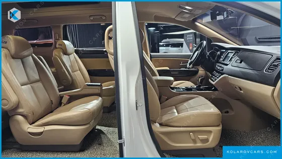 KIA CARNIVAL 9-SEATER HI-LIMOUSINE