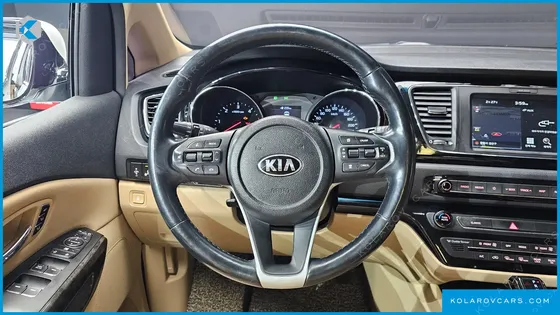 KIA CARNIVAL 9-SEATER HI-LIMOUSINE