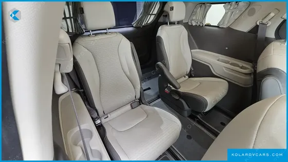 KIA CARNIVAL GASOLINE 9-SEATER HI-LIMOUSINE
