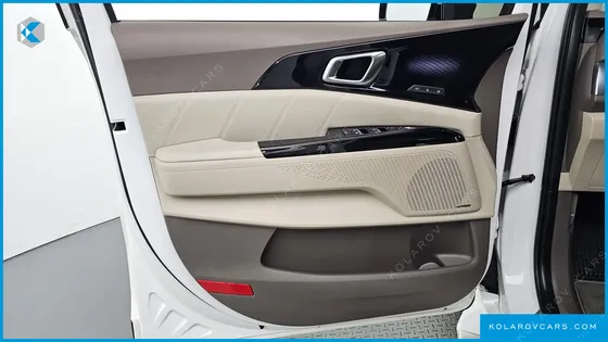 KIA CARNIVAL GASOLINE 9-SEATER HI-LIMOUSINE
