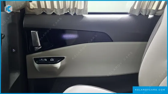 KIA CARNIVAL GASOLINE 9-SEATER HI-LIMOUSINE