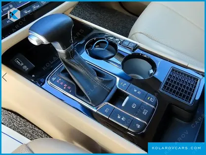 KIA CARNIVAL GASOLINE 7-SEATER HI-LIMOUSINE