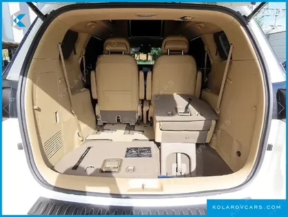 KIA CARNIVAL GASOLINE 7-SEATER HI-LIMOUSINE