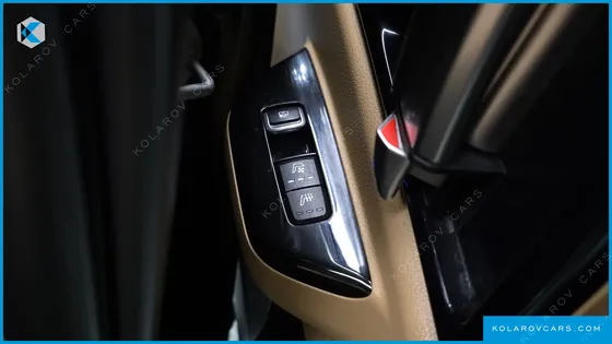 KIA CARNIVAL DIESEL 9-SEATER SIGNATURE