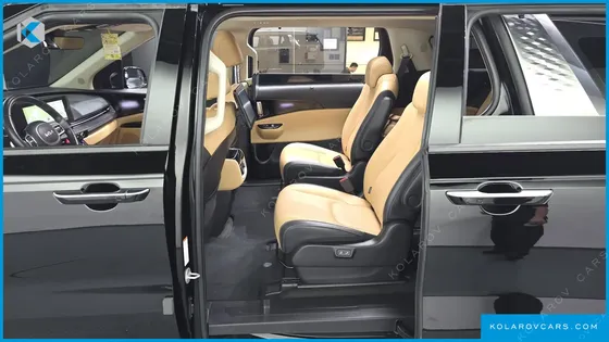 KIA CARNIVAL DIESEL 9-SEATER SIGNATURE