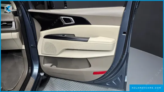 KIA CARNIVAL DIESEL 11-SEATER PRESTIGE