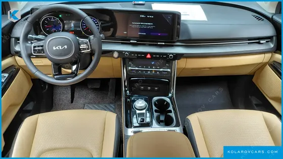 KIA CARNIVAL GASOLINE 7-SEATER OUTDOOR