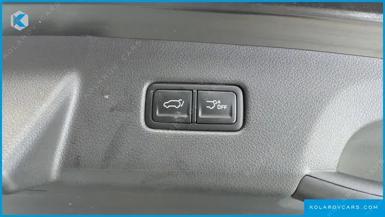 KIA CARNIVAL GASOLINE 7-SEATER OUTDOOR