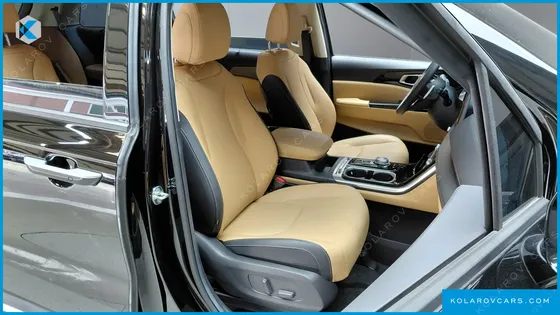 KIA CARNIVAL GASOLINE 7-SEATER OUTDOOR