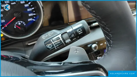 KIA CARNIVAL GASOLINE 7-SEATER OUTDOOR
