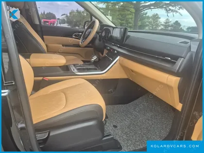 KIA CARNIVAL DIESEL 9-SEATER PRESTIGE