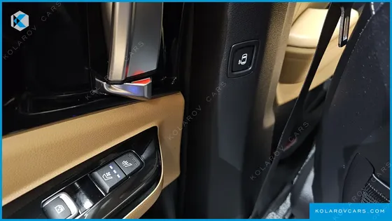 KIA CARNIVAL DIESEL 9-SEATER SIGNATURE