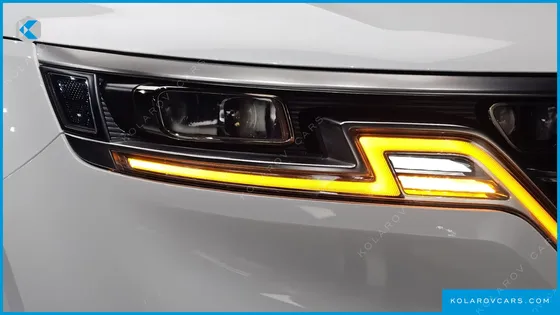 KIA CARNIVAL DIESEL 9-SEATER SIGNATURE