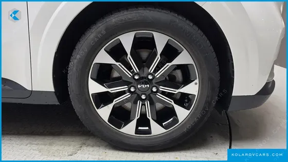 KIA CARNIVAL DIESEL 9-SEATER PRESTIGE