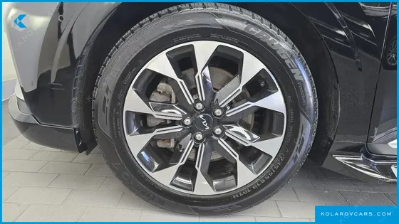 KIA CARNIVAL DIESEL 7-SEATER HI-LIMOUSINE