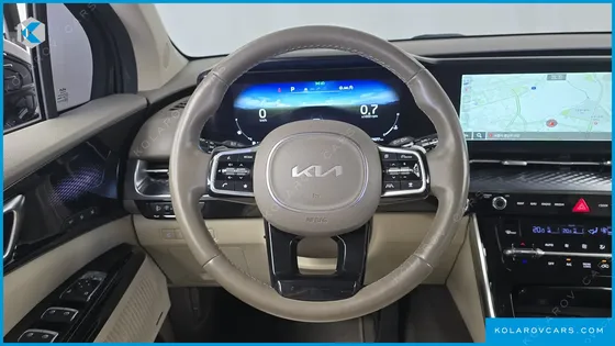 KIA CARNIVAL DIESEL 7-SEATER HI-LIMOUSINE