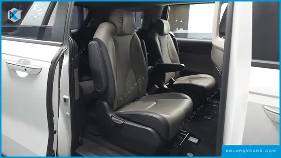 KIA CARNIVAL GASOLINE 9-SEATER PRESTIGE