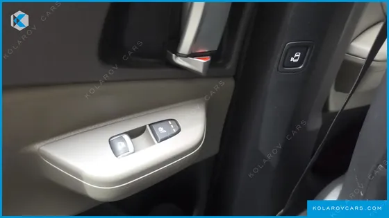 KIA CARNIVAL GASOLINE 9-SEATER PRESTIGE