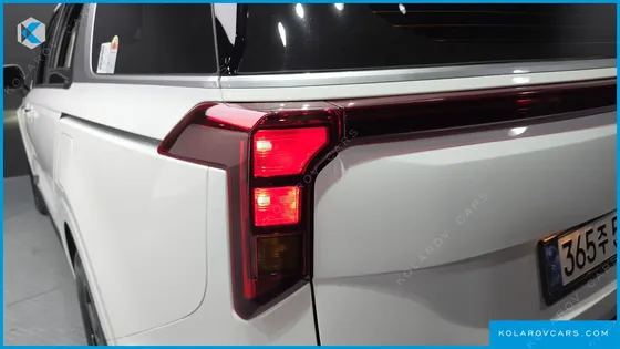 KIA CARNIVAL GASOLINE 9-SEATER PRESTIGE