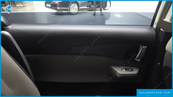 KIA CARNIVAL GASOLINE 9-SEATER PRESTIGE